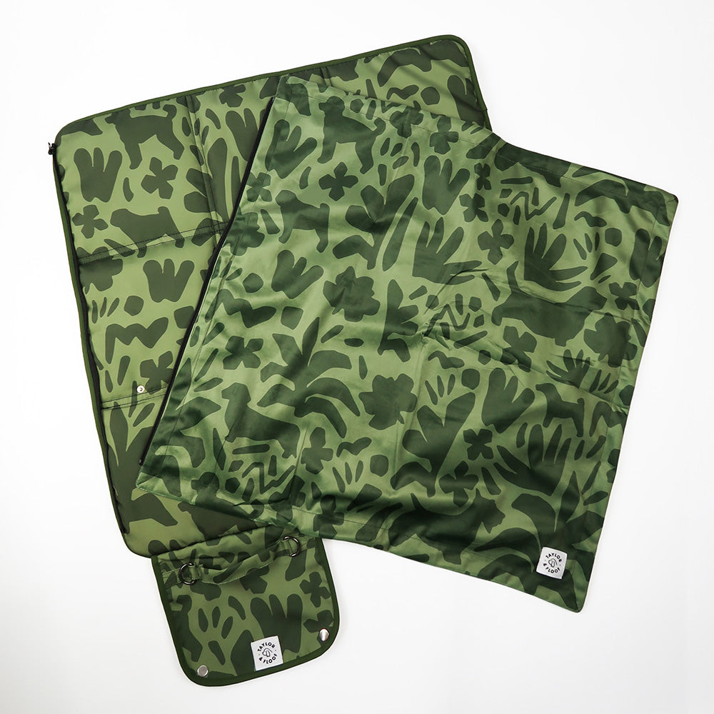 Pitta Pocket settle mat and blanket with popper closure – perfect for dogs that get cold.