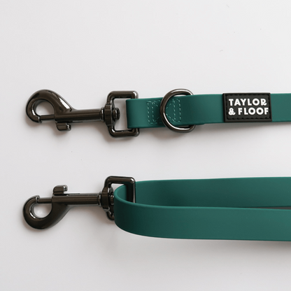 Hands free retractable dog lead clipped securely to a dog harness. Dark Teal hands free lead to match our "Leaf Me Alone" Settle mat design. 