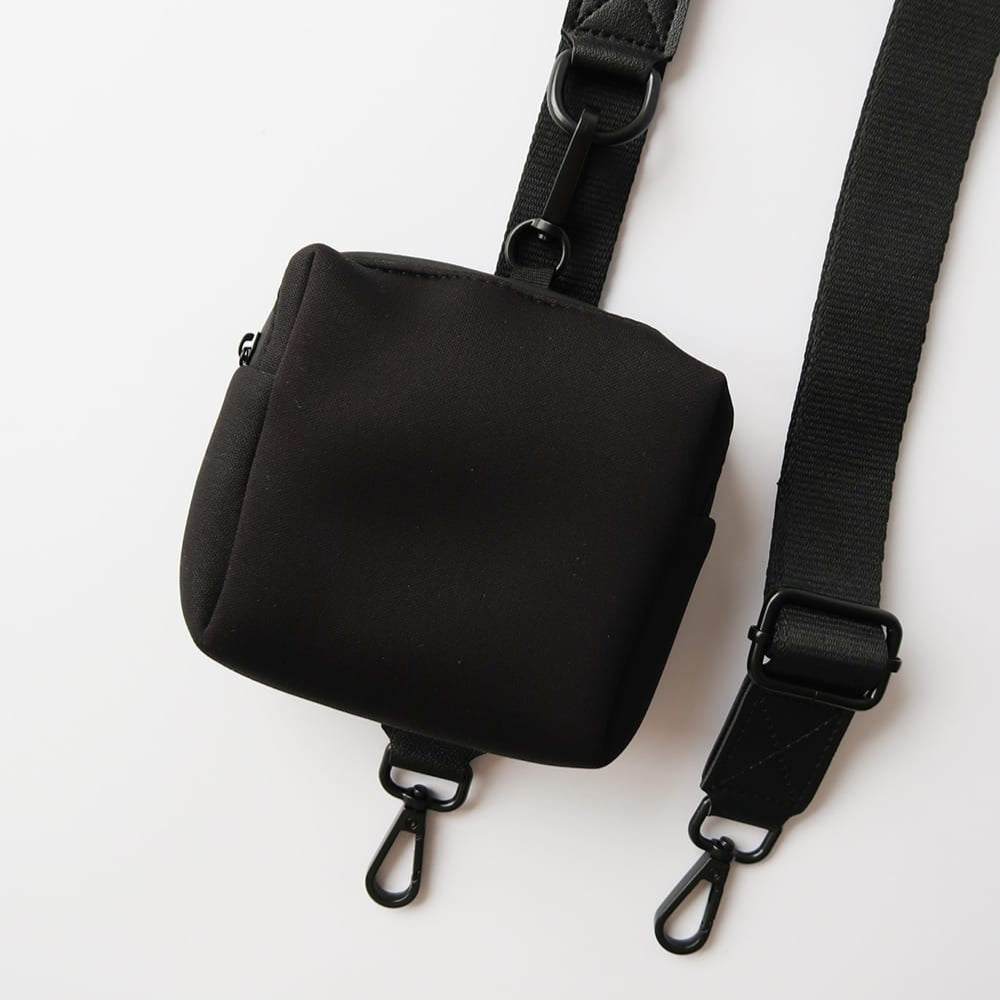 Black dog treat pouch – a practical addition to your settle mat accessories.