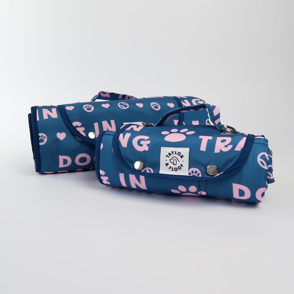 Settle mat for dogs in training, featuring a dark blue and pink pattern for stylish training. Premium travel mat for dogs in Blue and Pink dog in training, a perfect gift for dog mums or training-focused dog parents.